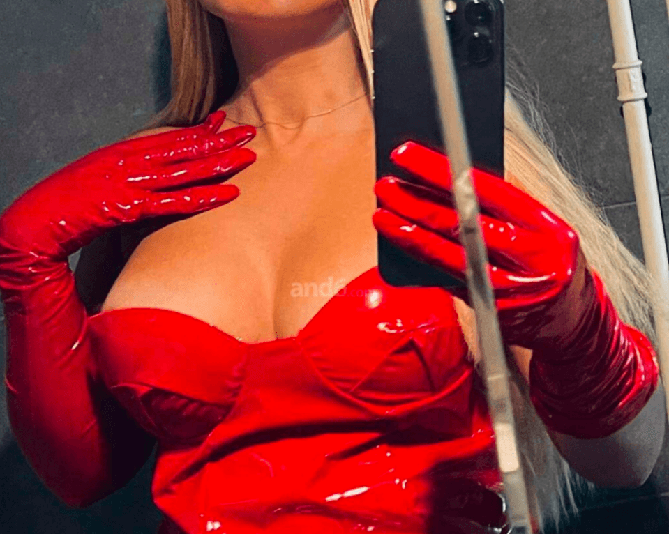Stylish domination with Lady Anna - Poppers available